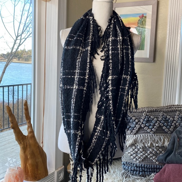 Boho Fringe infinity scarf - Picture 2 of 2